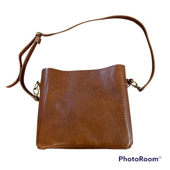 Portland Leather Goods Butterfly Bucket crossbody embossed tooled bag w/ tassel - Picture 2 of 11